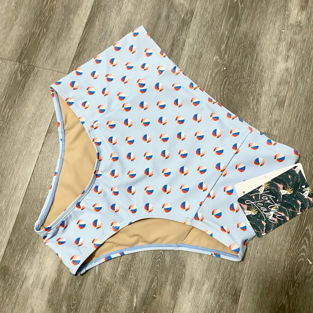 BEACH BALLS